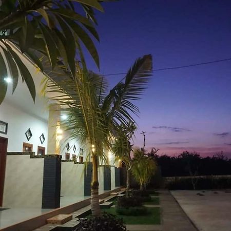 Ega Homestay Toyapakeh Bagian luar foto