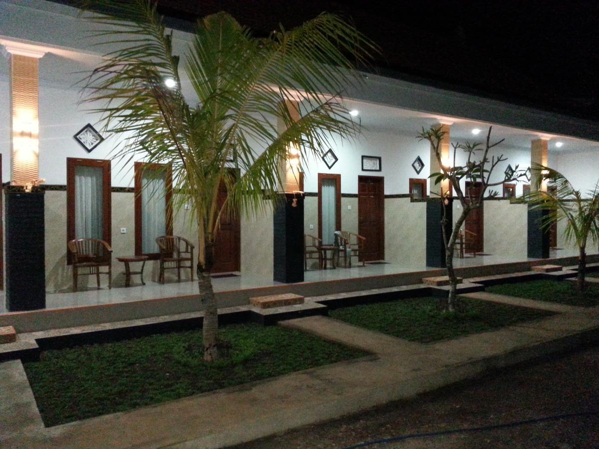 Ega Homestay Toyapakeh Bagian luar foto